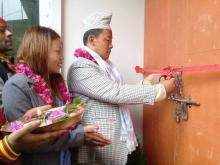 गाउँपालिकाको नयाँ भवन उद्घाटन समारोहमा रिवन काट्नु हुदै अध्यक्ष श्री भुपेन्द्र राई ज्यु र साथमा  उपाध्यक्ष श्री सपना राई ज्यु